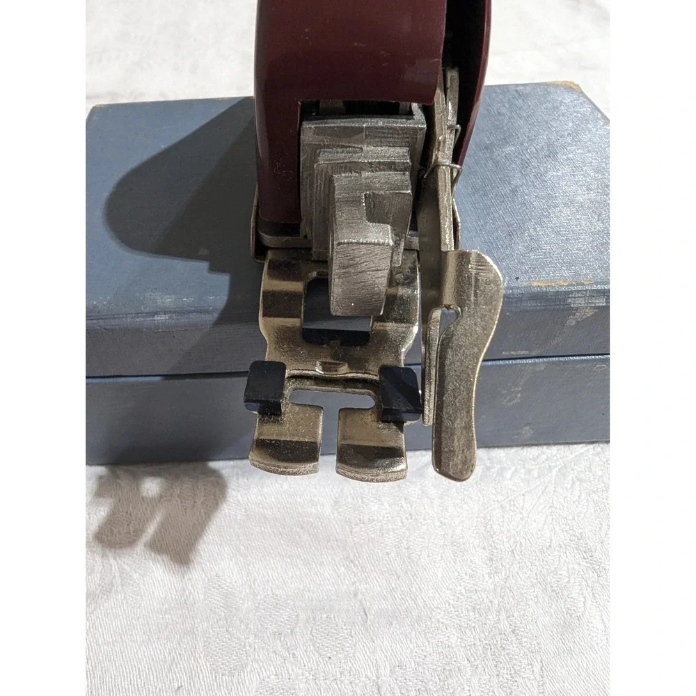 VINTAGE HOUSEHOLD ZIG ZAG SEWING MACHINE ATTACHMENT W/ BOX MADE‎ IN JAPAN